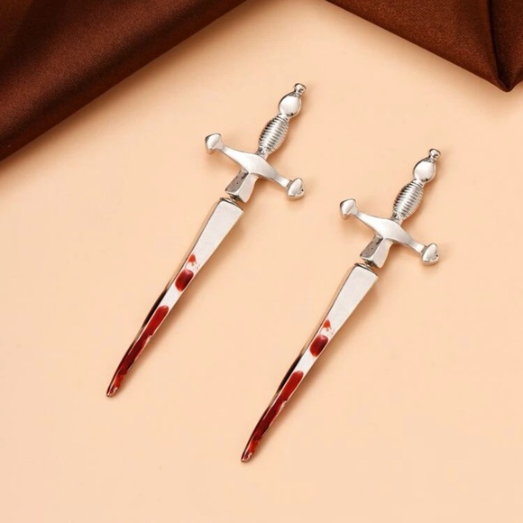 🩸 Awesome Blood Dagger Sword Ear Cuff Stud Earrings 🗡️ - Picture 2 of 4